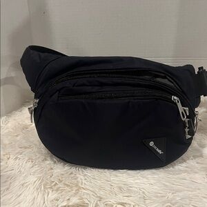 Pacsafe black Vibe 100 Anti-Theft Hip Waist Belt Bag.